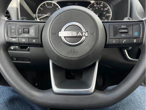 Used 2023 Nissan Rogue SV FWD image 12
