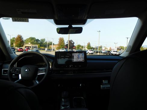 New 2025 Mitsubishi Outlander SE image 33