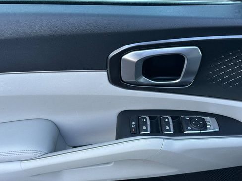 Used 2022 Kia Sorento S image 11