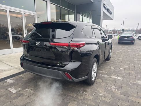 Used 2021 Toyota Highlander LE image 14