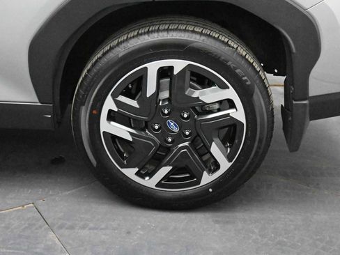 Used 2025 Subaru Forester Premium image 5