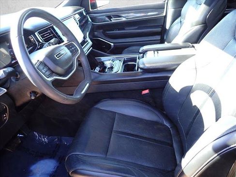 Used 2022 Jeep Wagoneer Series III w/ Premium Group I AWD/4WD image 15