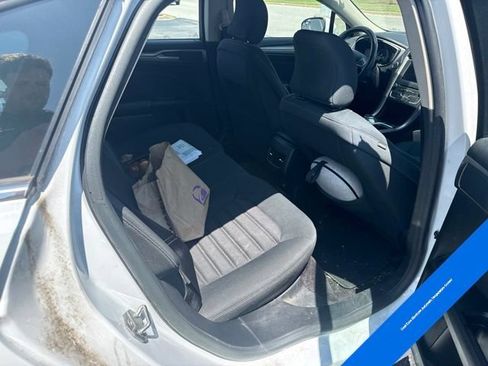 Used 2017 Ford Fusion SE w/ Fusion SE Technology Package FWD image 7