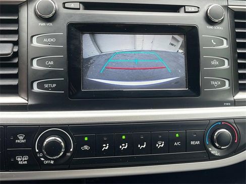 Used 2019 Toyota Highlander LE image 18