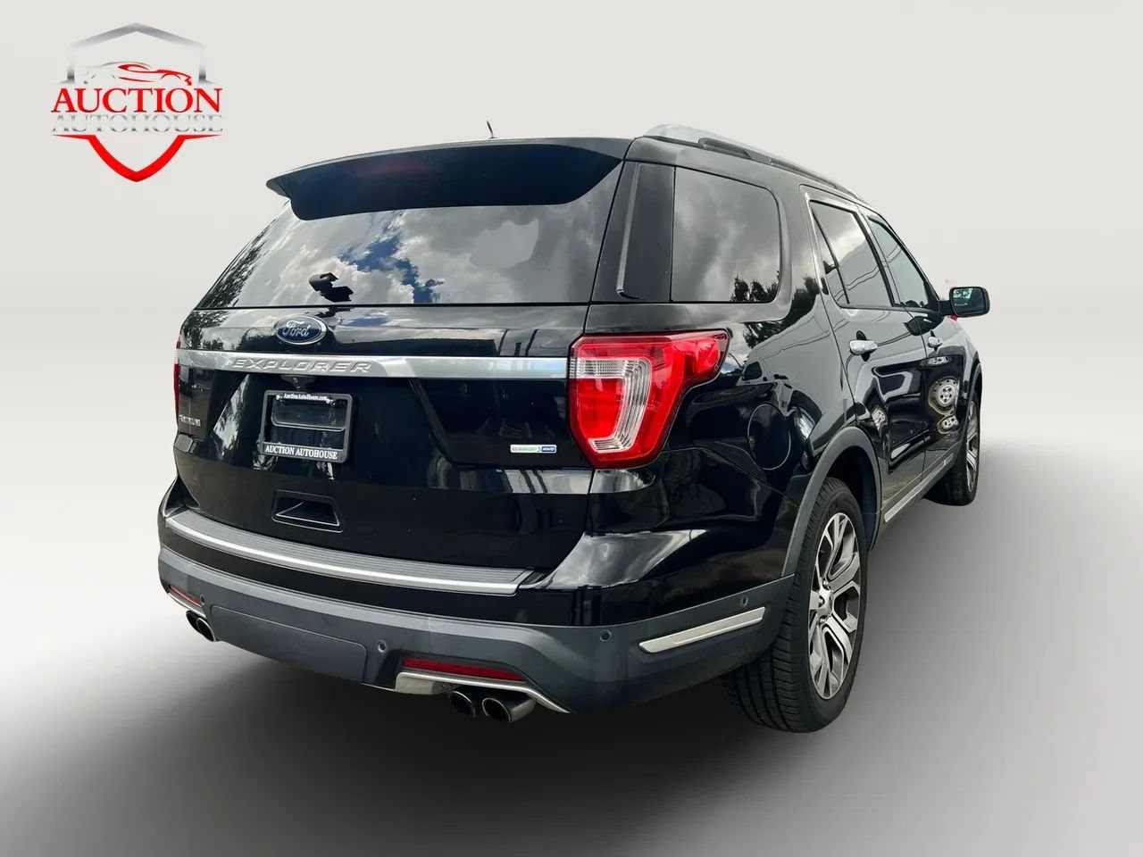 Used 2019 Ford Explorer Platinum AWD/4WD image 3