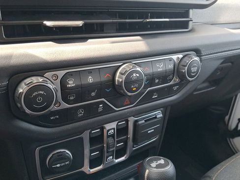 Used 2025 Jeep Wrangler Unlimited Sahara AWD/4WD image 29