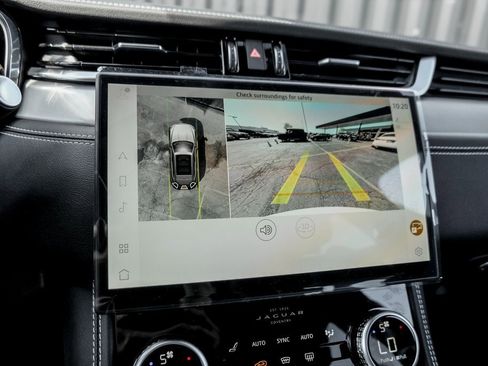 Used 2025 Jaguar F-PACE R-Dynamic S image 13