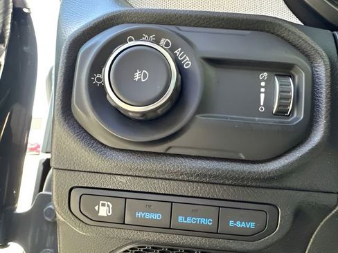 Used 2024 Jeep Wrangler Unlimited AWD/4WD image 16
