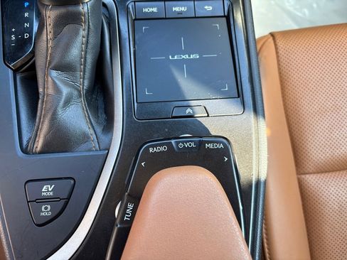 Used 2021 Lexus UX 250h w/ Premium Package image 33