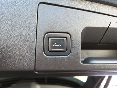 Used 2021 Cadillac XT4 Premium Luxury w/ Sun And Sound Package AWD/4WD image 35