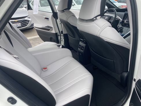 Used 2018 Toyota Mirai image 16