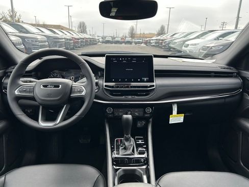 New 2026 Jeep Compass Latitude image 9