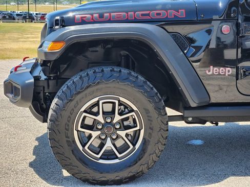 Used 2025 Jeep Wrangler Unlimited Rubicon AWD/4WD image 9