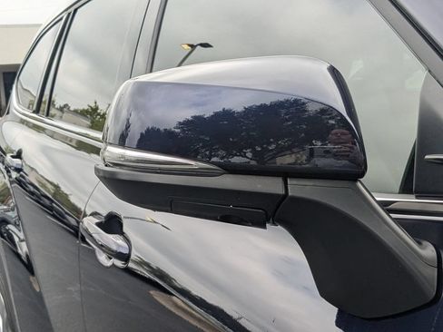 Used 2023 Toyota Highlander Limited FWD image 13