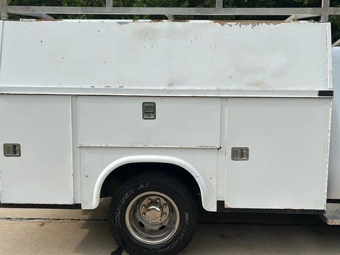 Used 2011 Chevrolet Silverado 3500 W/T RWD image 7