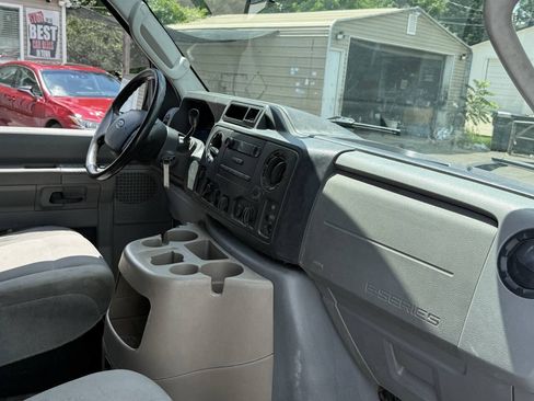 Used 2014 Ford E-250 and Econoline 250 w/ Power Group RWD image 10