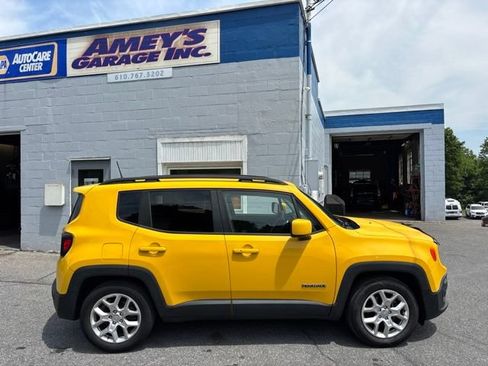 Used 2018 Jeep Renegade Latitude FWD image 7