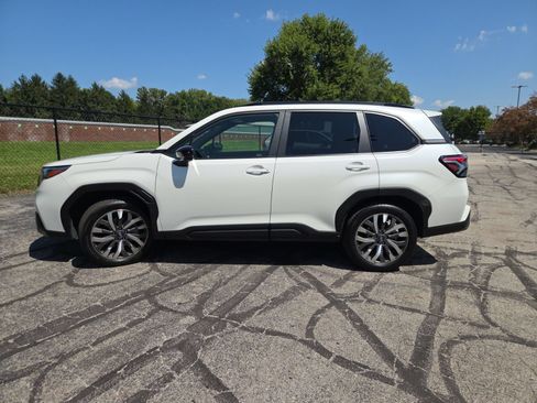 Certified 2025 Subaru Forester Touring AWD/4WD image 13