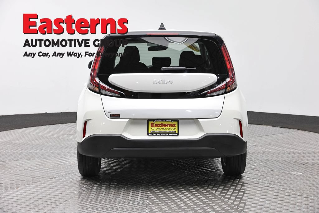 Used 2024 Kia Soul LX w/ Option Group 015 FWD image 7