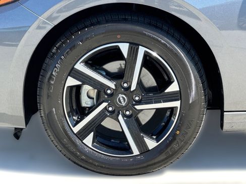 Used 2025 Nissan Sentra SV FWD image 12