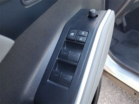 Used 2023 Toyota Highlander XLE image 17