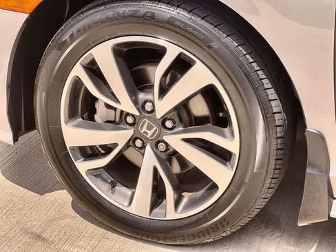 Used 2023 Honda Odyssey Touring image 9