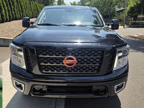 Used 2018 Nissan Titan PRO-4X image 2