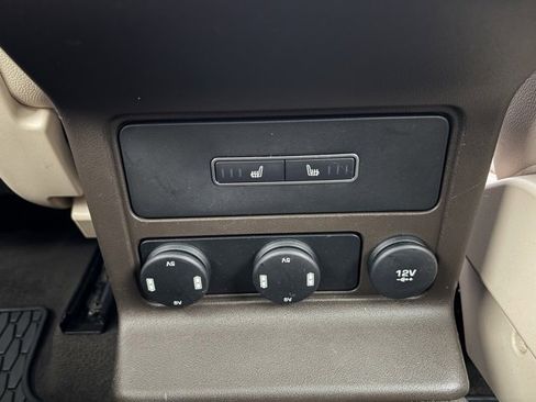 Used 2019 Jaguar F-PACE Prestige image 11