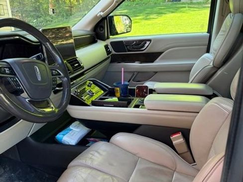 Used 2018 Lincoln Navigator L Reserve w/ Technology Package AWD/4WD image 4