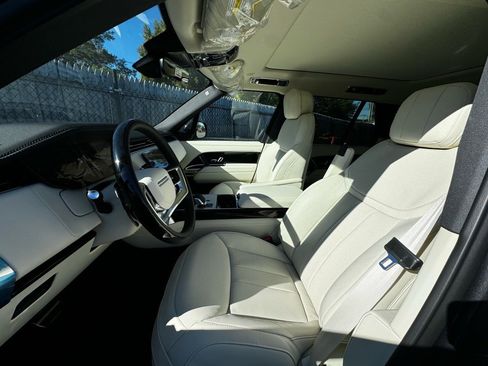 New 2025 Land Rover Range Rover SE image 9