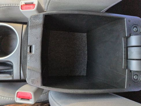 Used 2016 Toyota Corolla LE FWD image 27