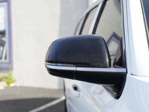 Used 2023 Jeep Wagoneer L Series II image 9