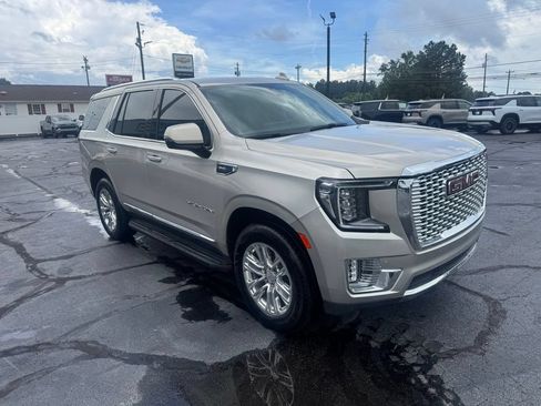 Used 2022 GMC Yukon SLT w/ SLT Luxury Package AWD/4WD image 17