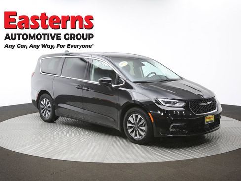Used 2023 Chrysler Pacifica Touring-L image 49