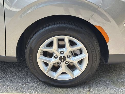 Used 2025 Kia Soul LX w/ LX Technology Package FWD image 30