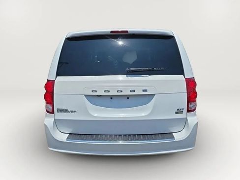 Used 2018 Dodge Grand Caravan SXT FWD image 8