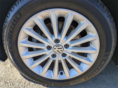 Used 2017 Volkswagen Passat 1.8T SE image 9