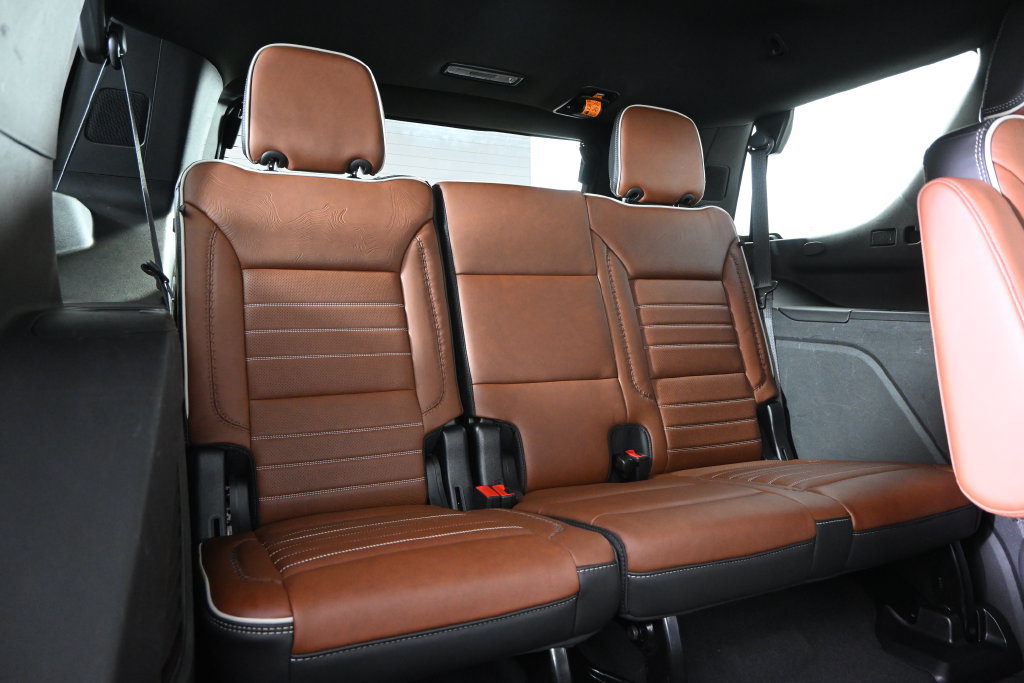 Used 2024 GMC Yukon Denali Ultimate AWD/4WD image 17