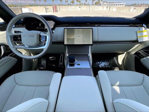 New 2026 Land Rover Range Rover Long Wheelbase SE AWD/4WD image 10