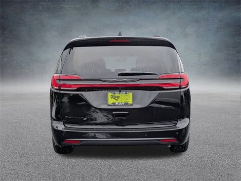 New 2026 Chrysler Pacifica Select image 5