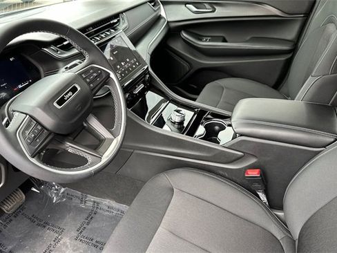 Certified 2023 Jeep Grand Cherokee L Laredo w/ Trailer Tow Group (B) image 2