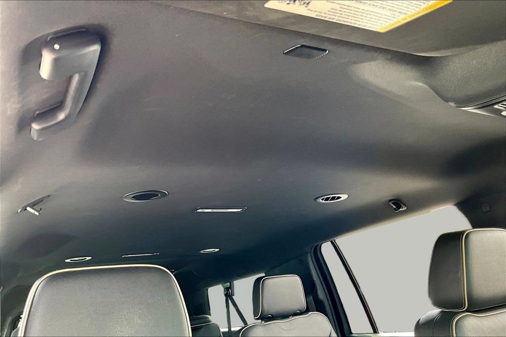 Used 2022 Chevrolet Suburban Premier AWD/4WD image 22