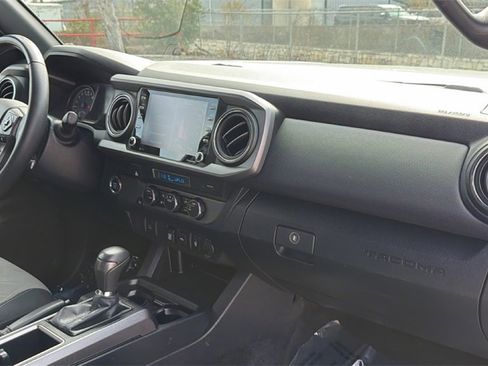 Certified 2023 Toyota Tacoma TRD Off-Road image 41