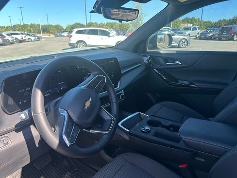 Used 2026 Chevrolet Equinox LT w/ Safety and Technology Package FWD image 7