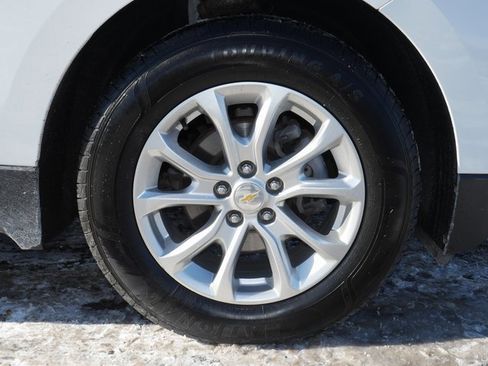 Used 2020 Chevrolet Equinox LT w/ Driver Convenience Package image 11