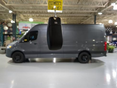 Used 2022 Mercedes-Benz Sprinter 2500 image 4
