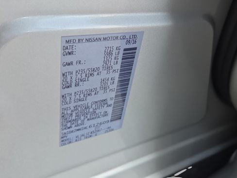 Used 2017 Nissan Pathfinder Platinum FWD image 16