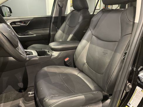 Used 2025 Toyota RAV4 XLE image 18