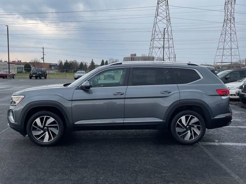 Used 2024 Volkswagen Atlas SEL image 2