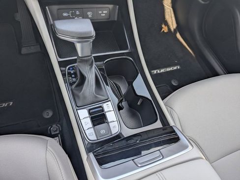 Used 2025 Hyundai Tucson SE image 25
